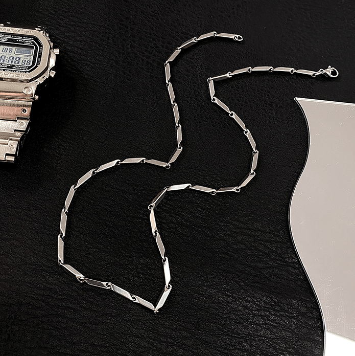 SNAKE BONE CHAIN NECKLACE