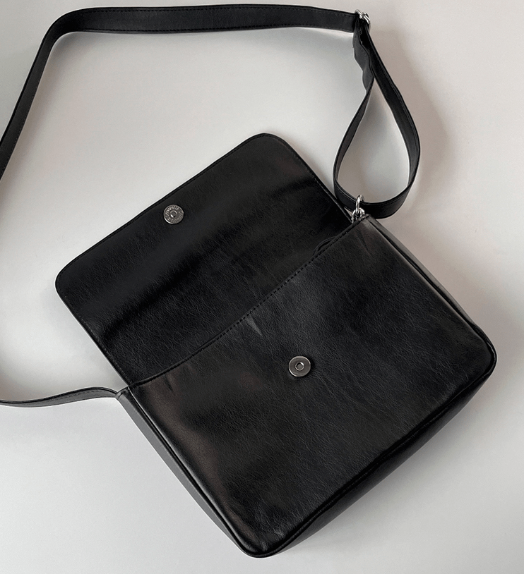 SMALL SQUARE SHOULDER BAG